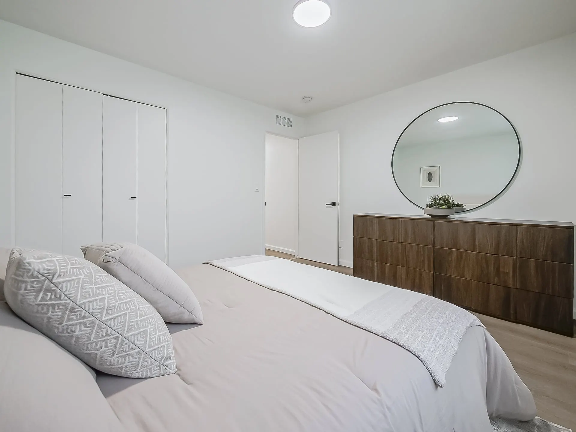 Bedroom with Bed